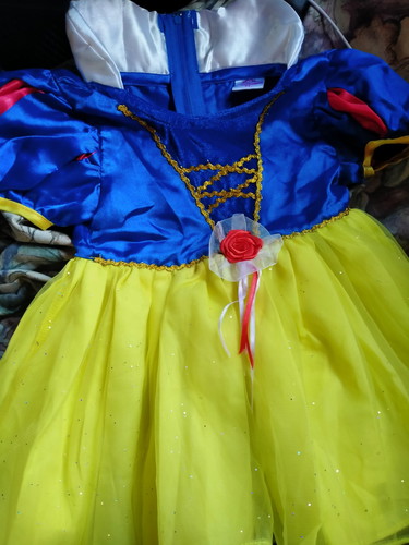 SNOW WHITE