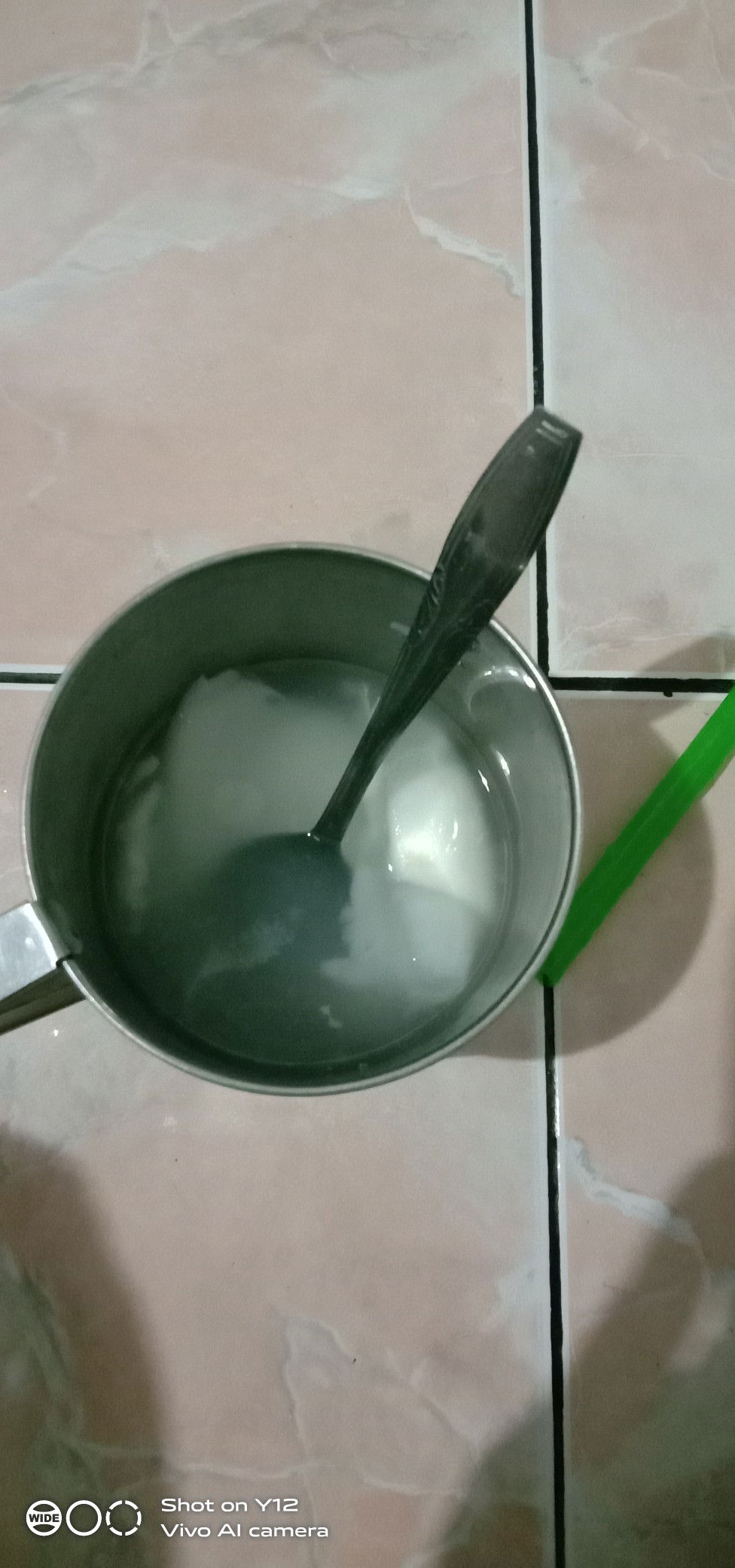 minum air kelapa murni