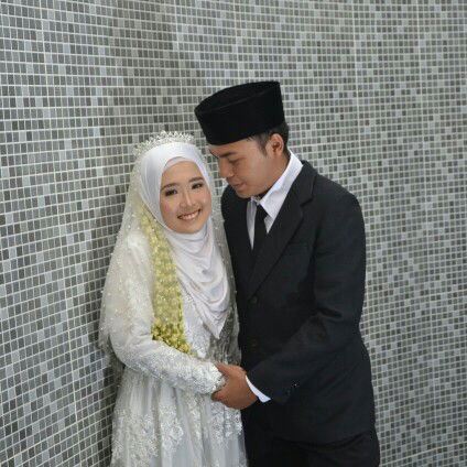 Dewi Ratnasari profile icon