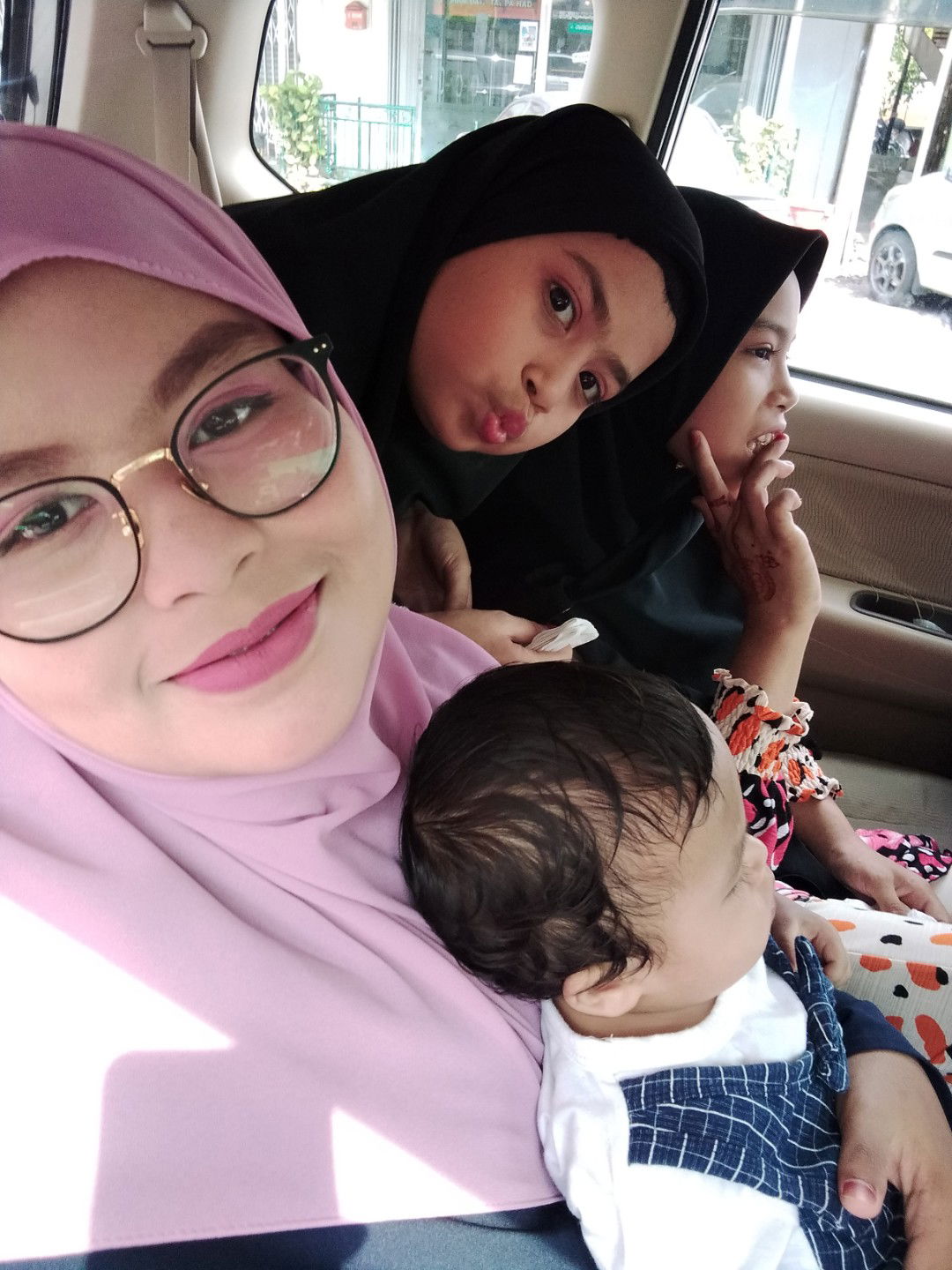 Izzati Hasril profile icon