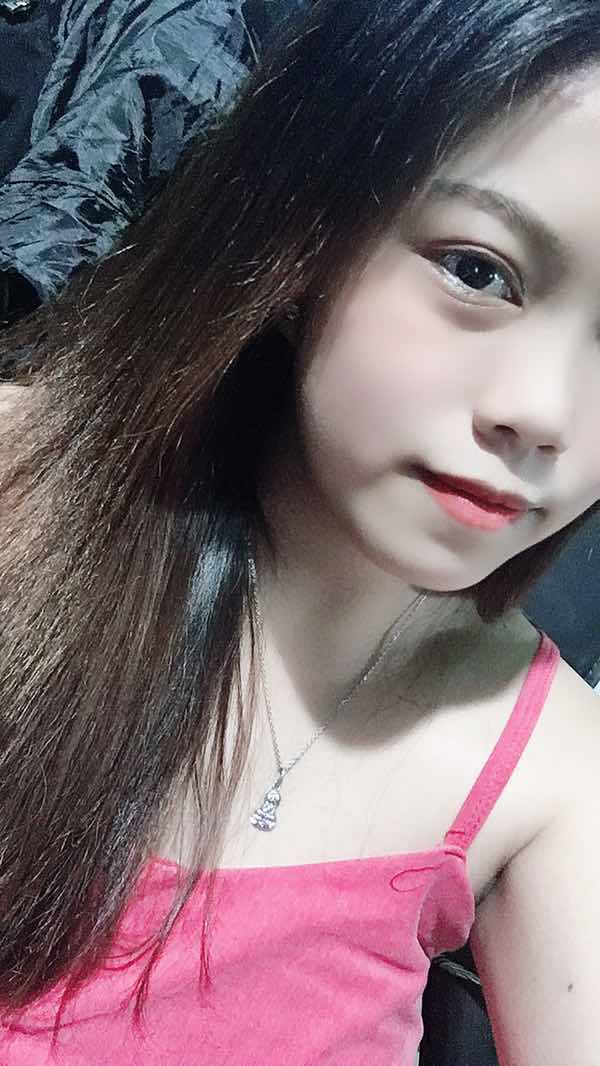 Pham Quynh Nhi profile icon