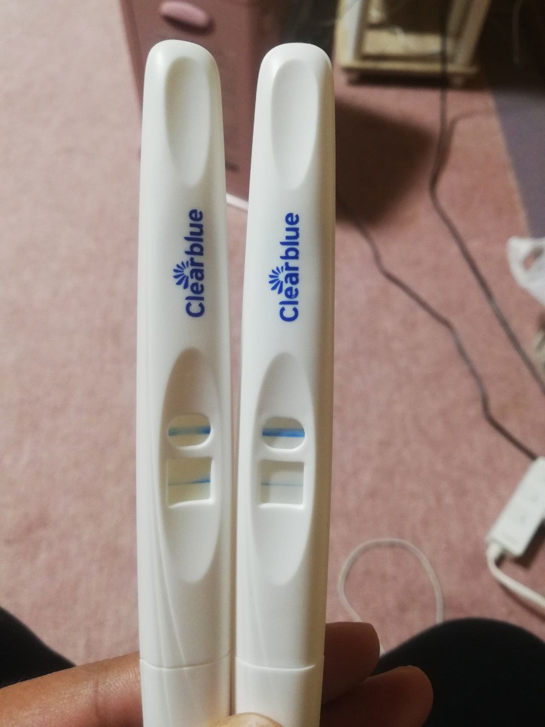 ซื้อที่ตรวจมาตรวจเองขึ้น2ขีดจางๆตั้งครรภ์ไหมคะ