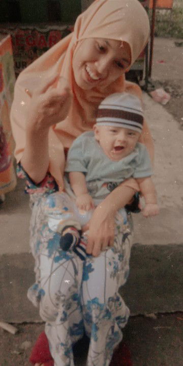 kerja atau ttap di rumah?