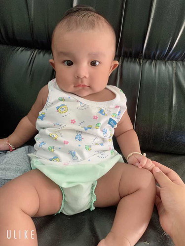 น้องชื่อหมูติณณ์ ครับ