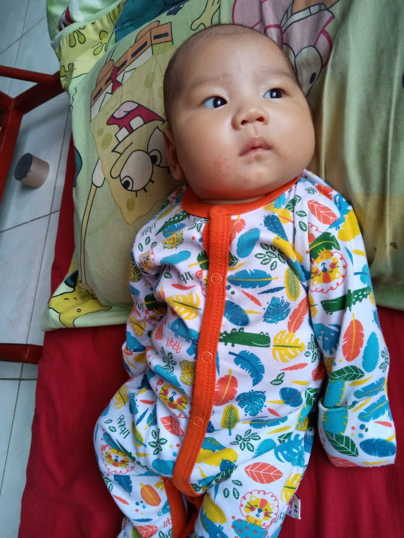 bintik merah di dagu dan pipi