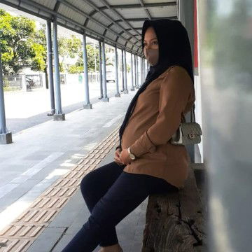 indah listania profile icon