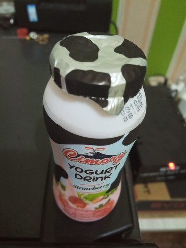 minum yogurt