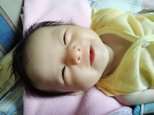 sharing yuk bun, anak bunda tumbuh gigi di usia berapa nih bun ???