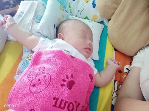 ทำมัยน้องนอนอยุ่ดีๆก็สำลักเองได้คะ