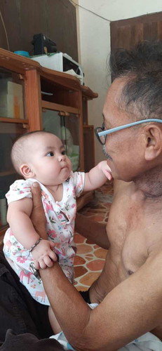 น้องอยู่กับปู่
