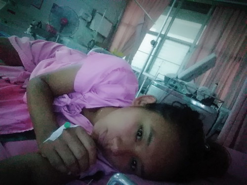 ปวดท้องมีน้ำสีเหมือนน้ำนมไหลออกมาจากช่องคลอด