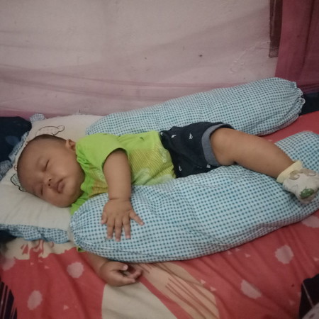 ada ga disini anak nya umr 5bln suka tidur miring