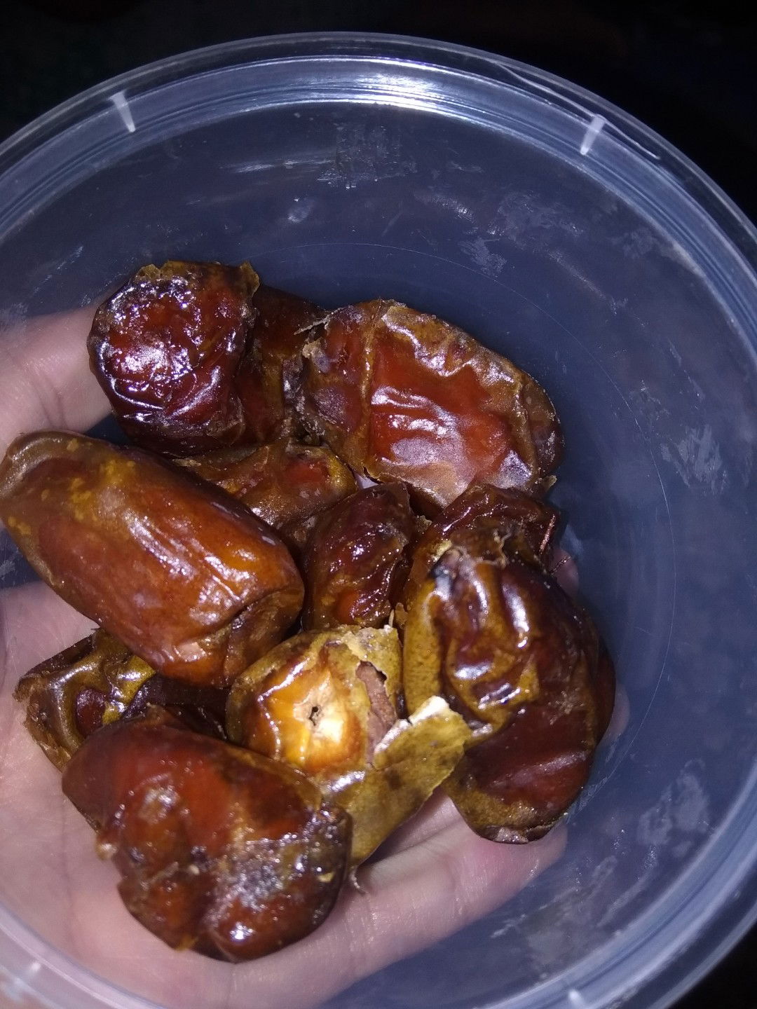 Makan kurma