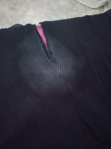 น้ำอะไรไม่รุ้ออกมา