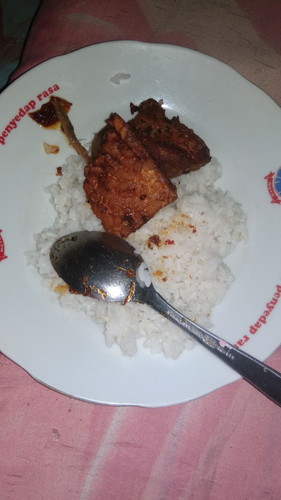 paper pada malam hari