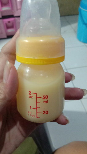 ASI berwarna kuning dan encer.