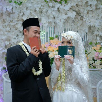 Dewi Astutik profile icon