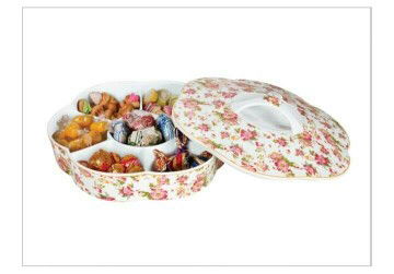 di order buat lebaran dan meja tamunya bunda...