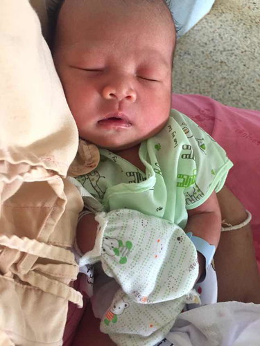 เด็กน้อย2วัน ผมชื่อน้องธาราครับ? มีแต่คนบอกว่าผมเลี้ยงง่ายไม่ค่อยร้องเลย ท้าพุ่งนี้ผลตรวจตัวไม่เหลืองจะได้กลับบ้านแล้วคับ? เป็นกำลังใจให้แม่ๆบ้านอื่นด้วยนะคะ เหนื่อย แต่ได้เจอหน้าลูกมันคุ้มจริงๆค่าาา✌️