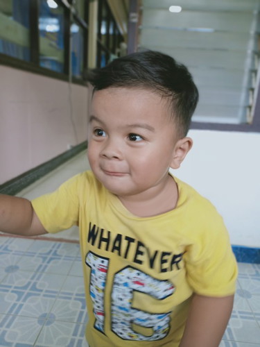 ไปโรงเรียนกับอยู่ย้านคนละบุคลิกค่ะ