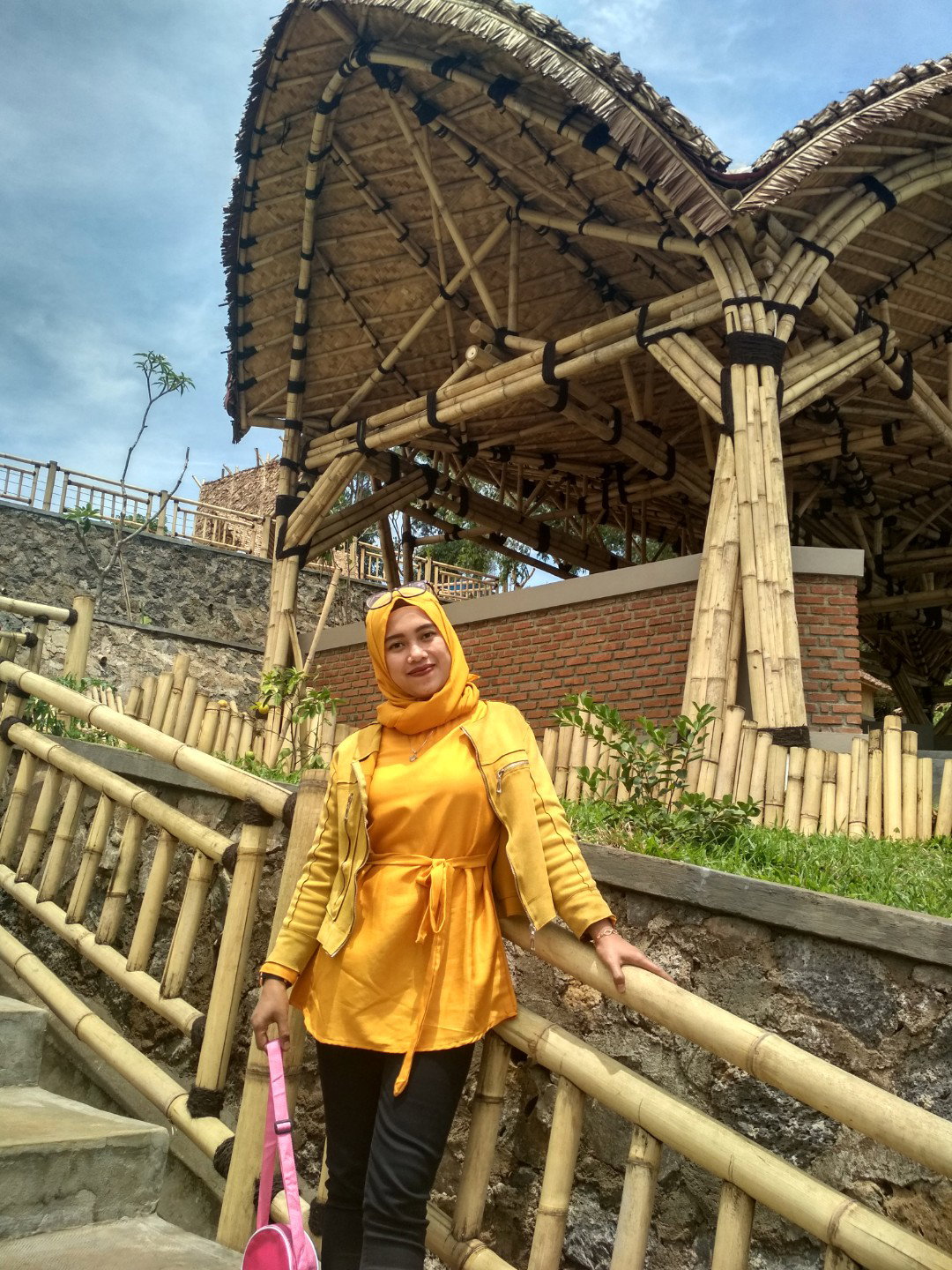 neni harianti profile icon