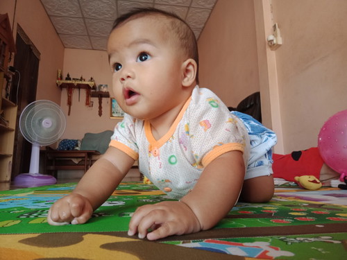 ลูก5เดือนนิดๆเริ่มงอแง