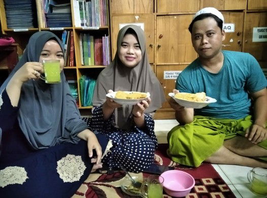 nyemil bersama... ????