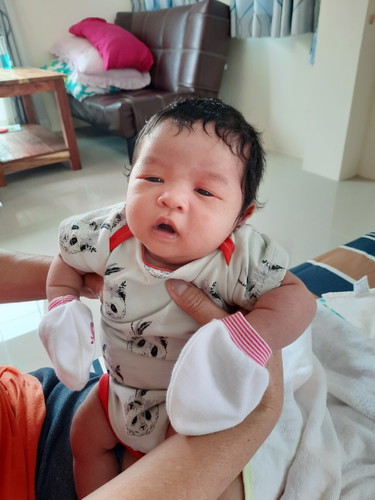 ขอดูน้องที่กินนมผงตั้งแต่1เดือนหน่อยค่ะน้องเป็นไงบ้างค่ะ พอดีน้องได้1เดือนแล้ว แต่น้ำนมหมด
