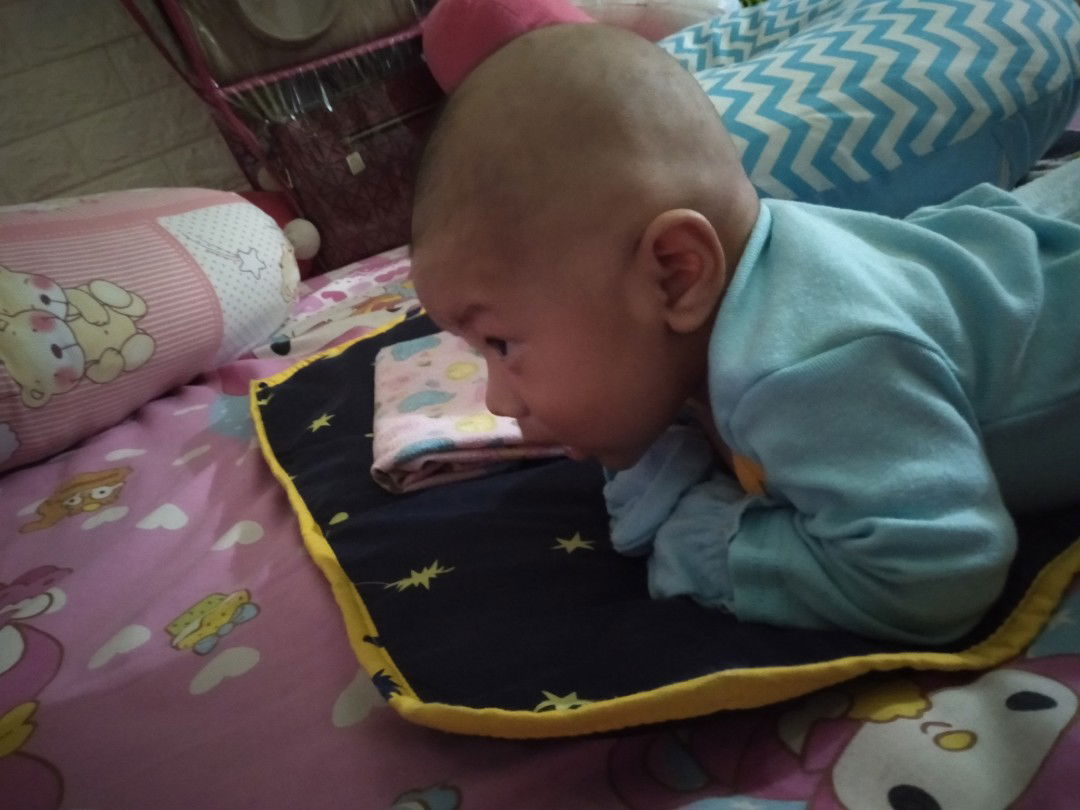 kuat angkat kepala umur berapa ya?