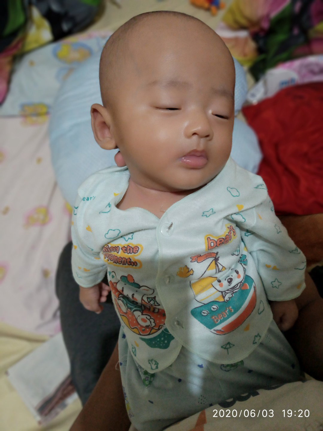 Ada yang baby nya usia dua bulan? Share dong...