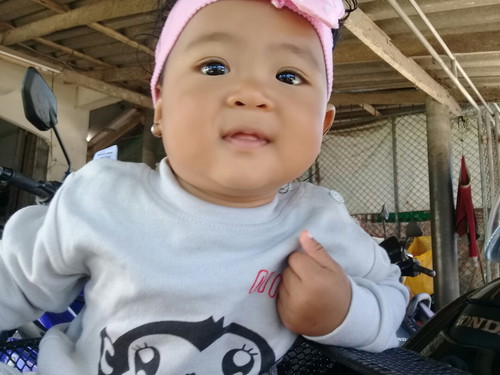 สวัสดีค่ะหนูชื่อมีนาค่ะอายุ8เดือน3 สัปดาห์แล้วค่ะ