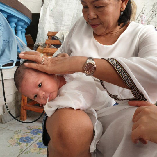 น้องแวะนม อวกนม