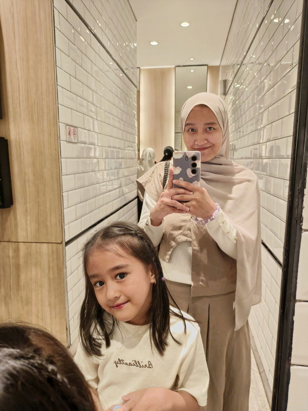 Putri Wulandari profile icon