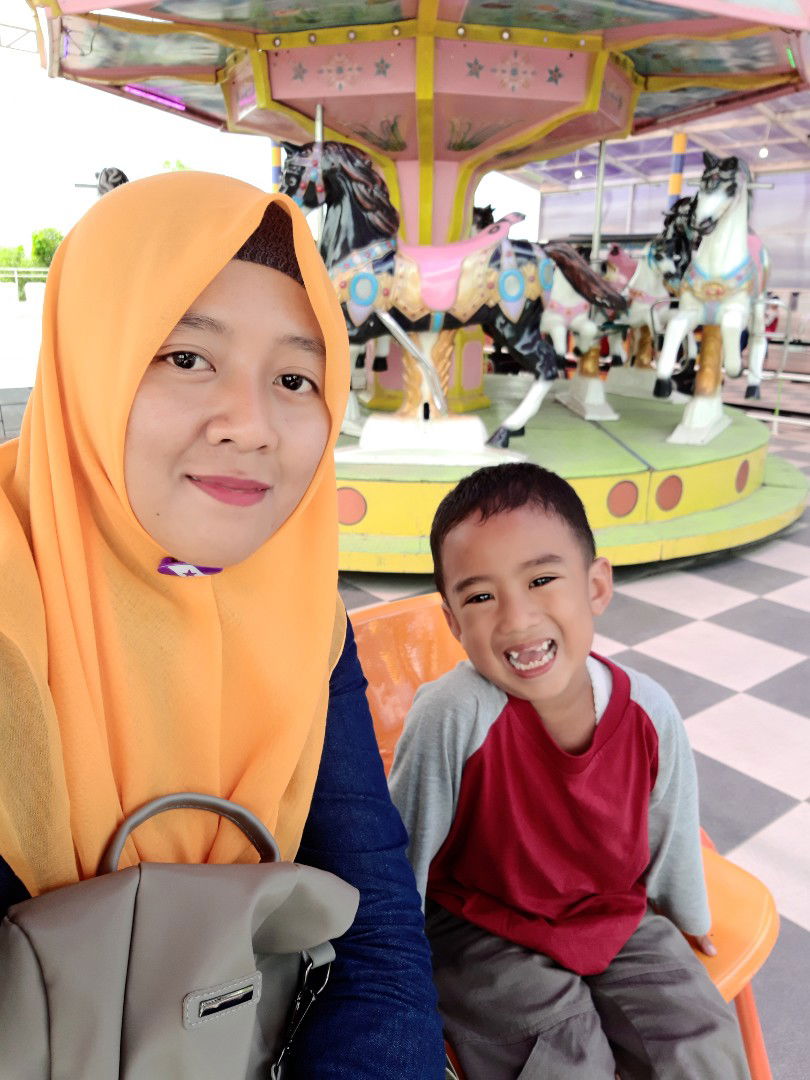 Lina Hakim profile icon