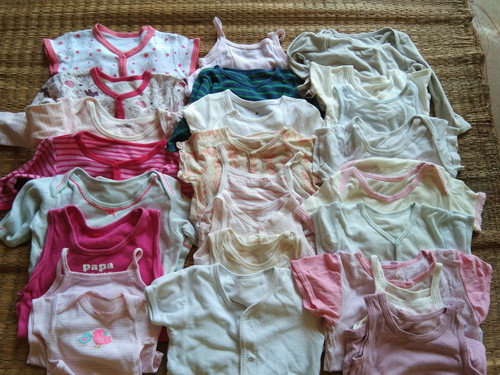ขายเหมาบอดี้สูทไซส์ 3,6 เดือน มีแรกเกิดปน2ตัว 25 ตัว 250 รวมส่ง