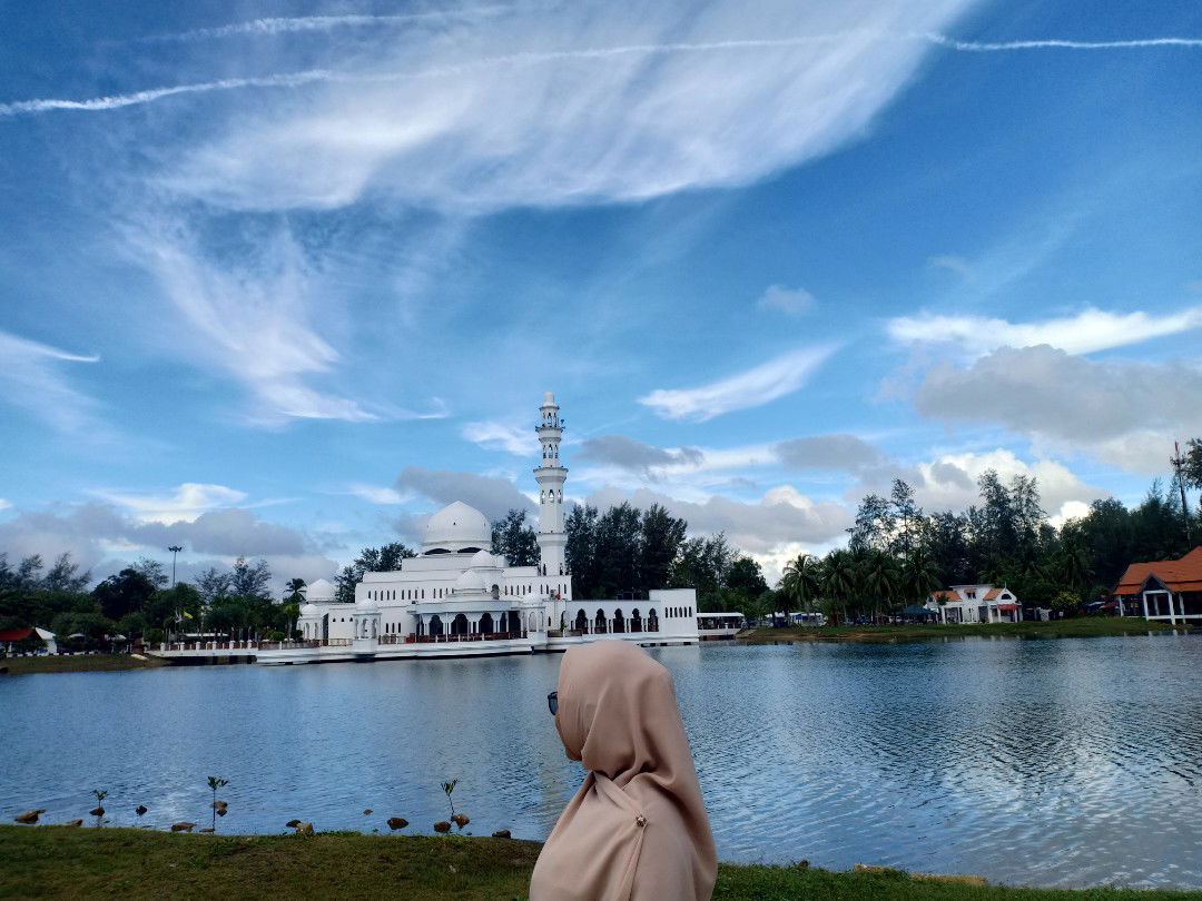 Nur Amira profile icon