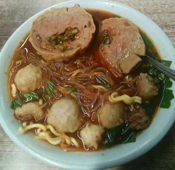 Makan bakso