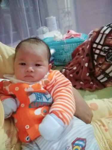 con mình ngủ ngày cày đêm. mình rất mệt. mình muốn bé có giấc ngủ đêm. ngày ngủ ít đi. cho mình hỏi bé nhà mình nên ngủ ngày mấy tiếng một lần ạ