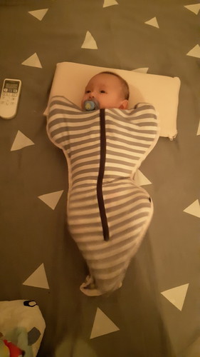 các mẹ luyện con ngủ theo cách nào ạ?