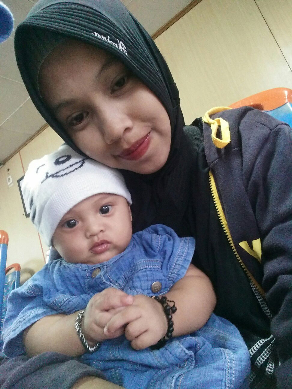 yulia nanda profile icon