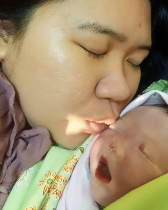 dewi yuliana profile icon