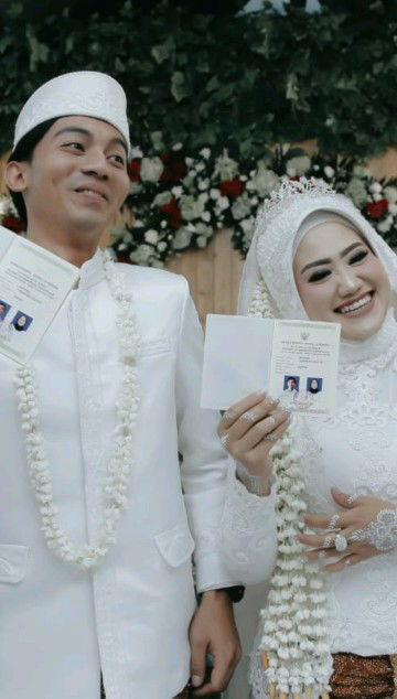 lia triyaningsih profile icon