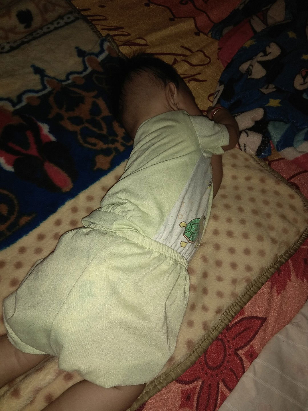 Baby tidur dgn bokong tengkurap