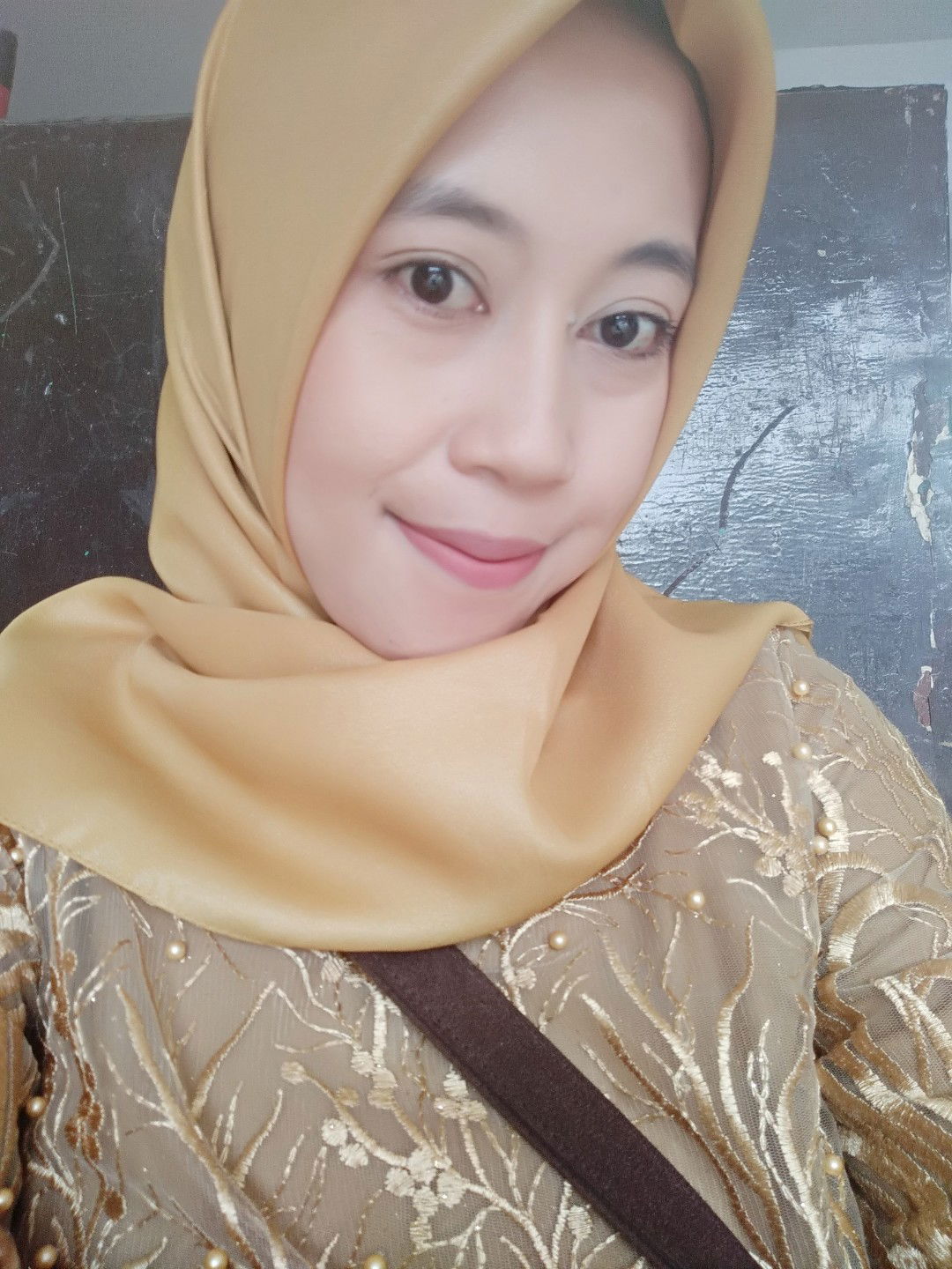 Intan Apriani L profile icon