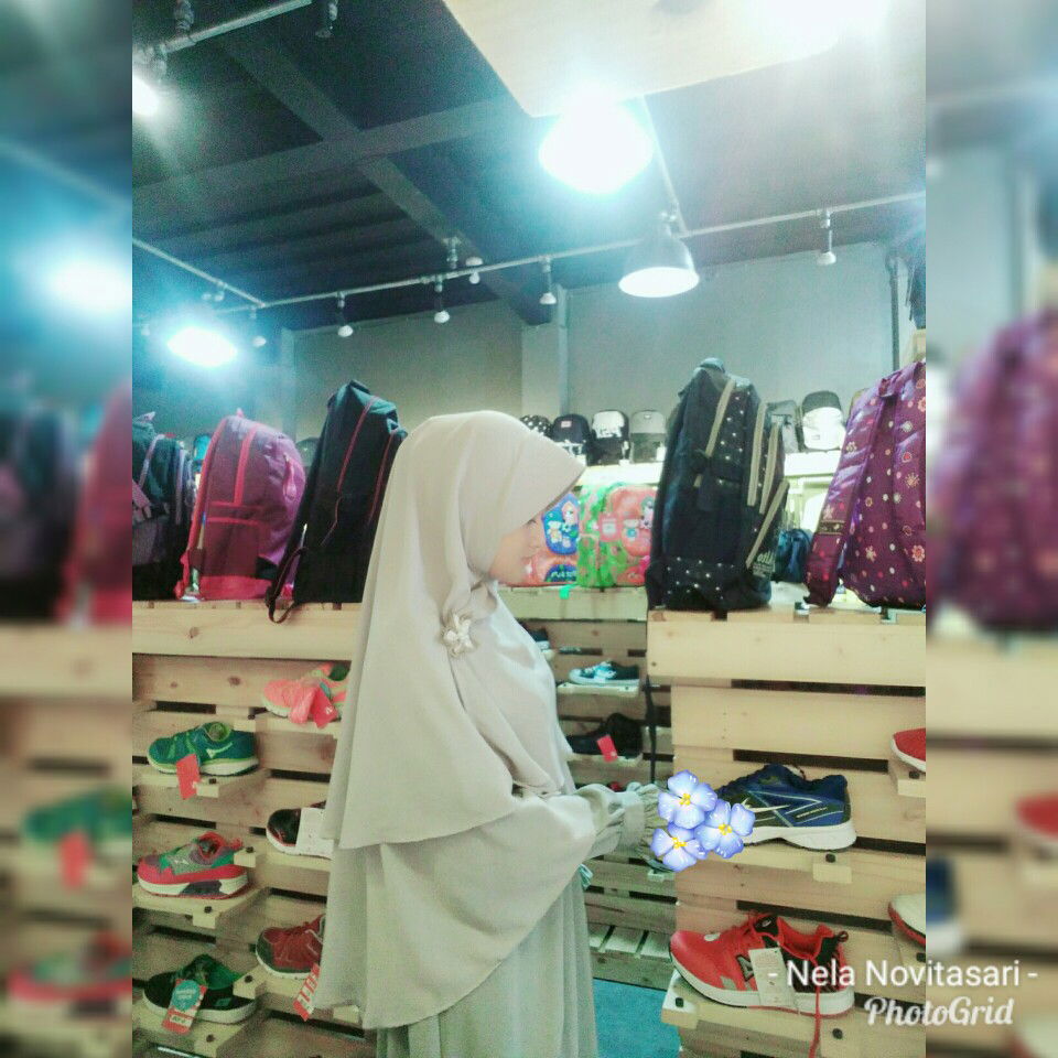 Nela Novitasari profile icon