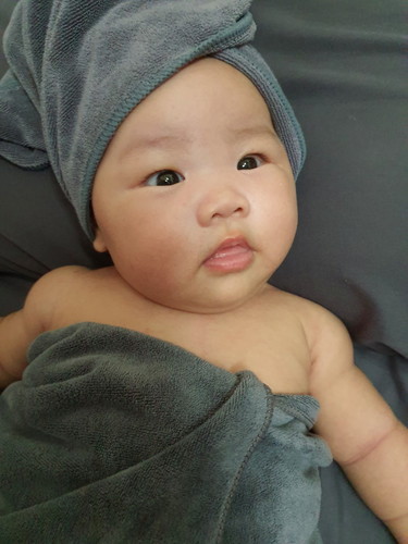 อาบน้ำคลายร้อนกันค่ะ