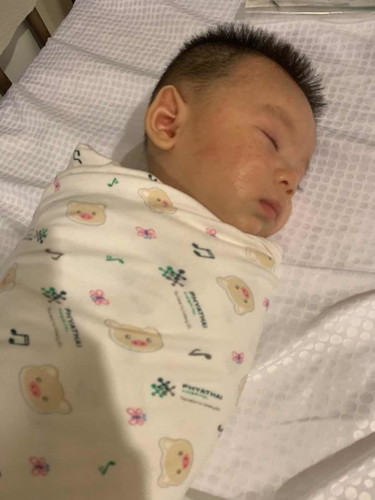 นอนห่อผ้า