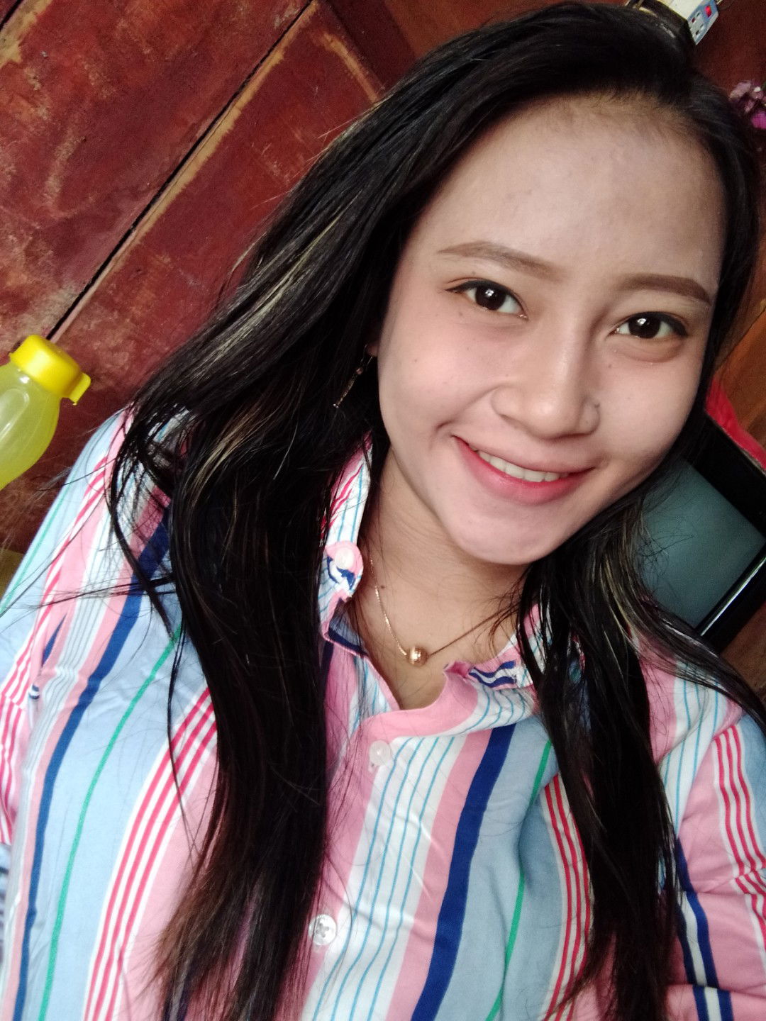 reni yuli suharyani profile icon