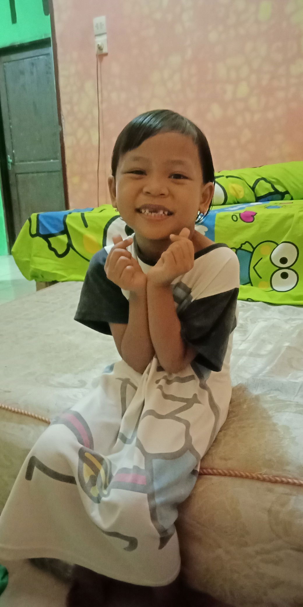 indah azahra profile icon