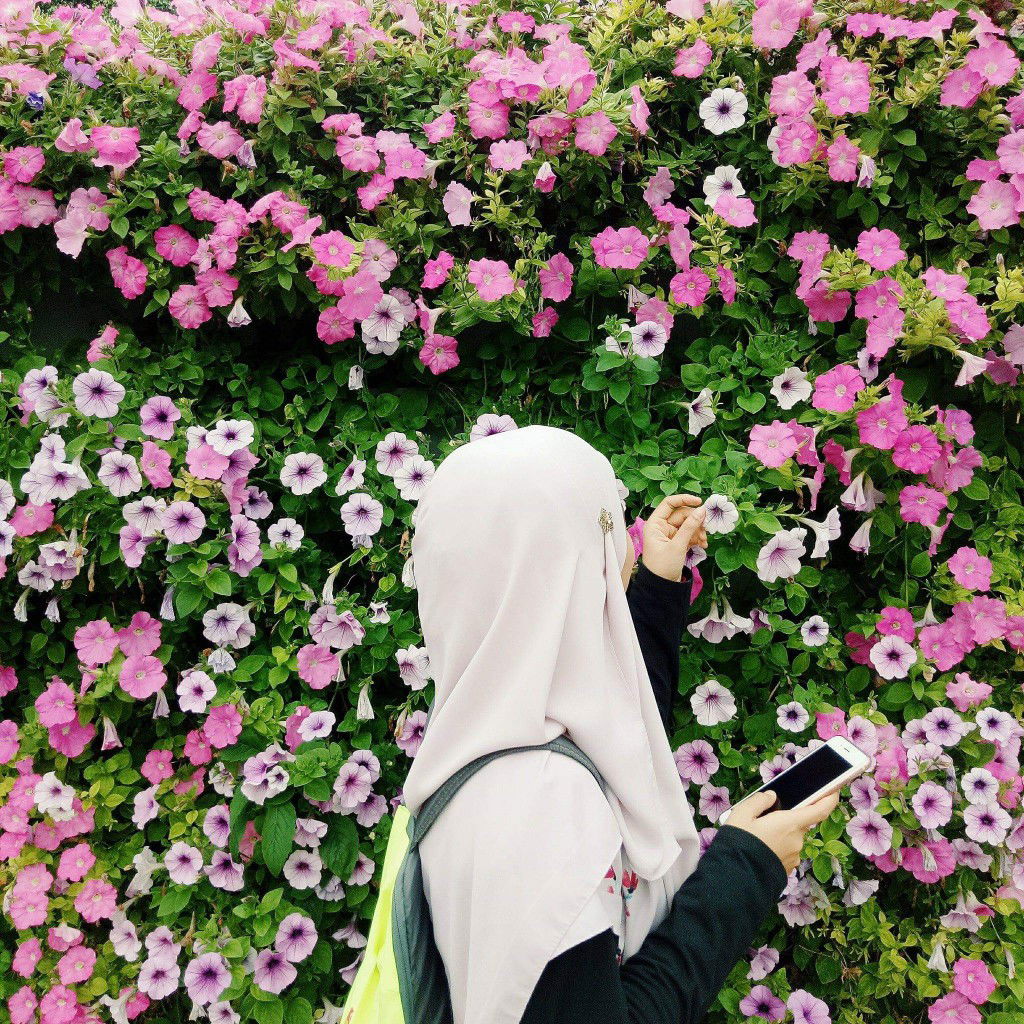 Fara Zakaria profile icon